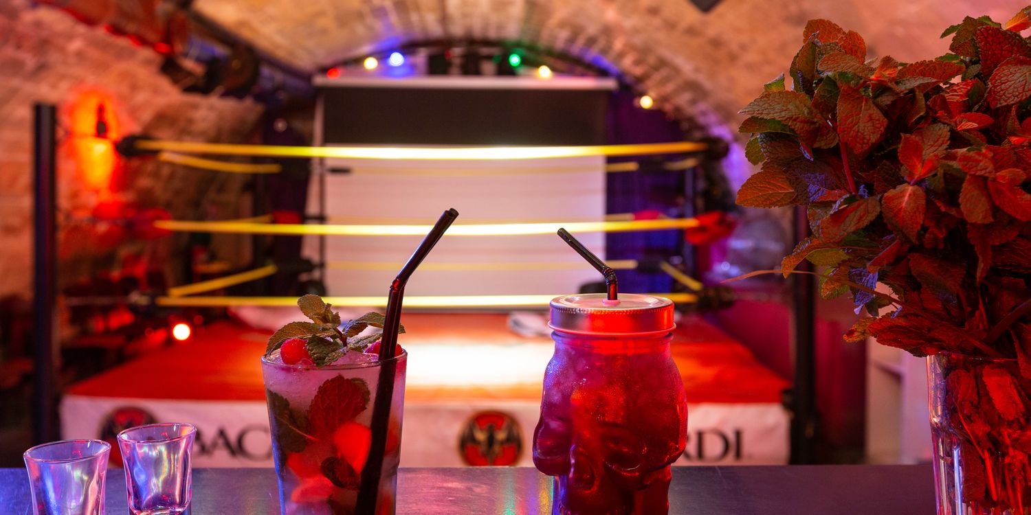 La Lucha Libre est un bar insolite avec un authentique ring de boxe ! Crédit : Privateaser