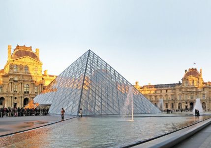 Le musée du Louvre est aussi un grand terrain de jeu ! Source : Shutterstock