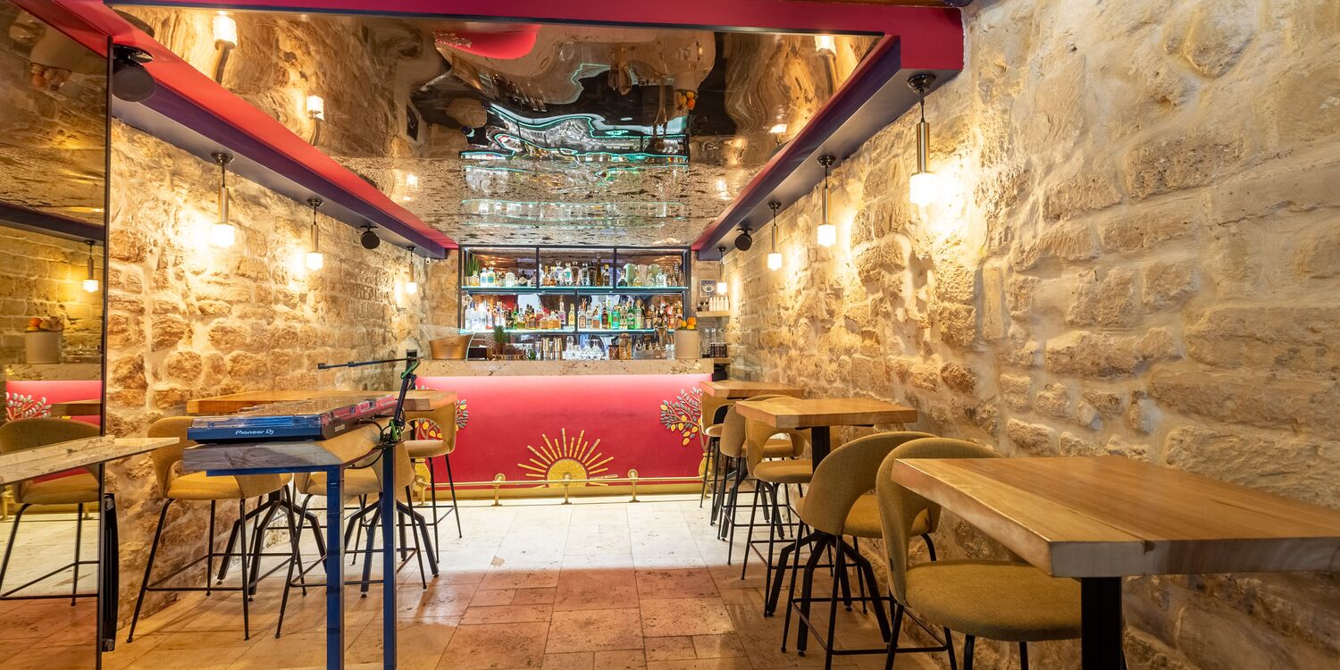Le Relu est un bar méditerranéen situé juste à coté du Palais Royal. Crédit : Privateaser