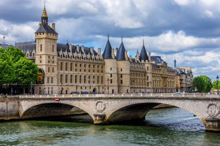 Vue sur la Conciergerie et l'Ile de la Cité à Paris