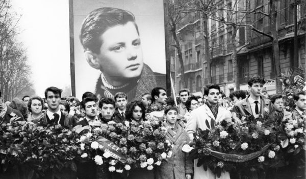 Manifestation de soutien après le massacre du 8 février 1962