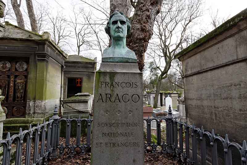 Tombe Emmanuel Arago au Père-Lachaise, à Paris