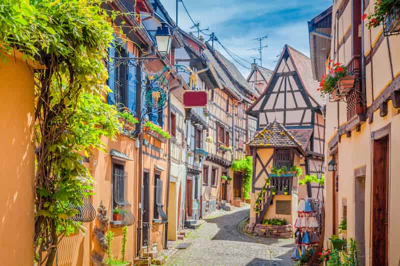 Une ruelle d'Eguisheim © canadastock