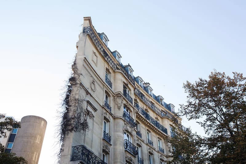 Une façade plate Place Cambronne, 15e © Jean-Baptiste Gurliat / Mairie de Paris 