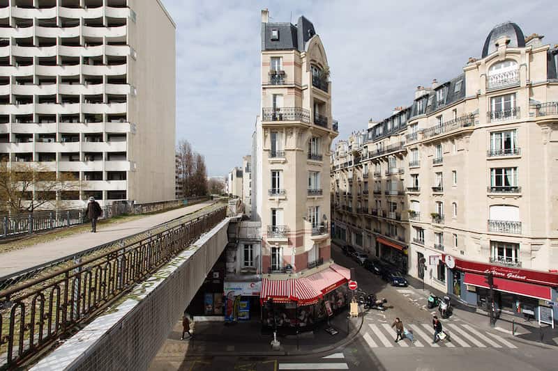 Immeuble plat avec voie aérienne piétonne, 15e © Jean-Baptiste Gurliat / Mairie de Paris 