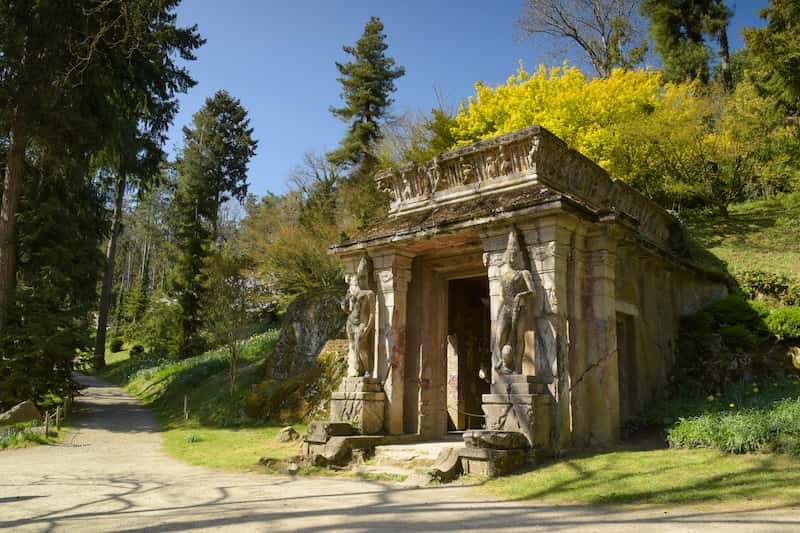 L'entrée du Temple au Parc oriental de Maulévrier © photofort 77 / Shutterstock