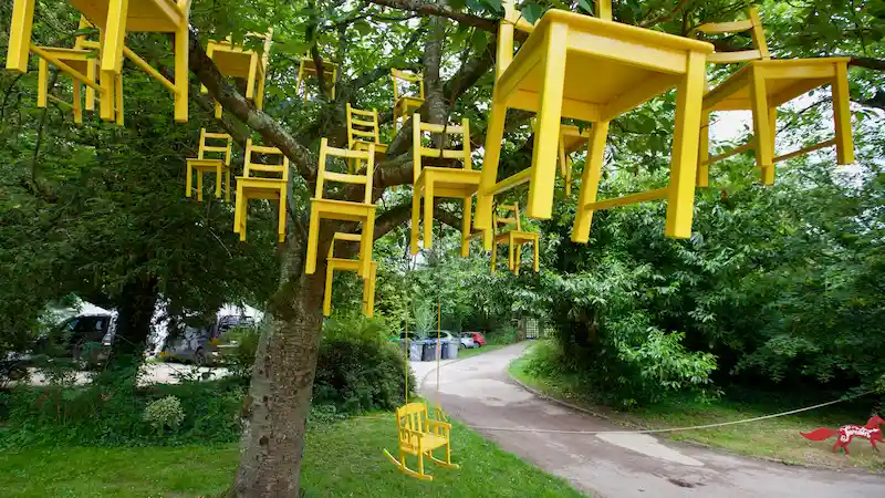 La cour jaune © Le Moulin Jaune