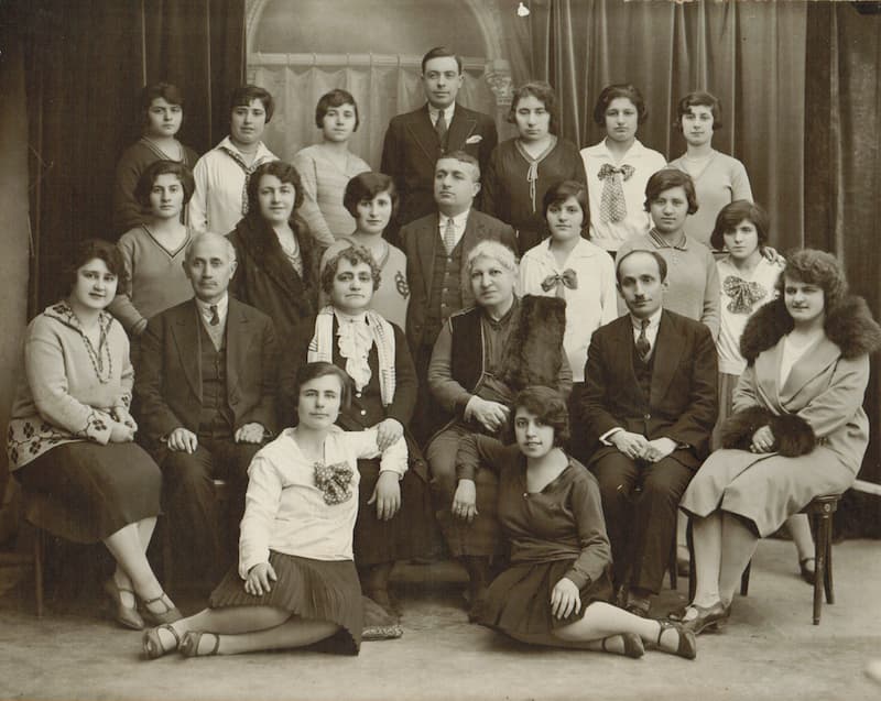 Mélinée (en bas à gauche), élève à l'école Tebrotzassère en 1928-1929