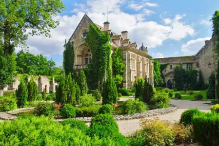 Abbaye des Vaux de Cernay © Yonder