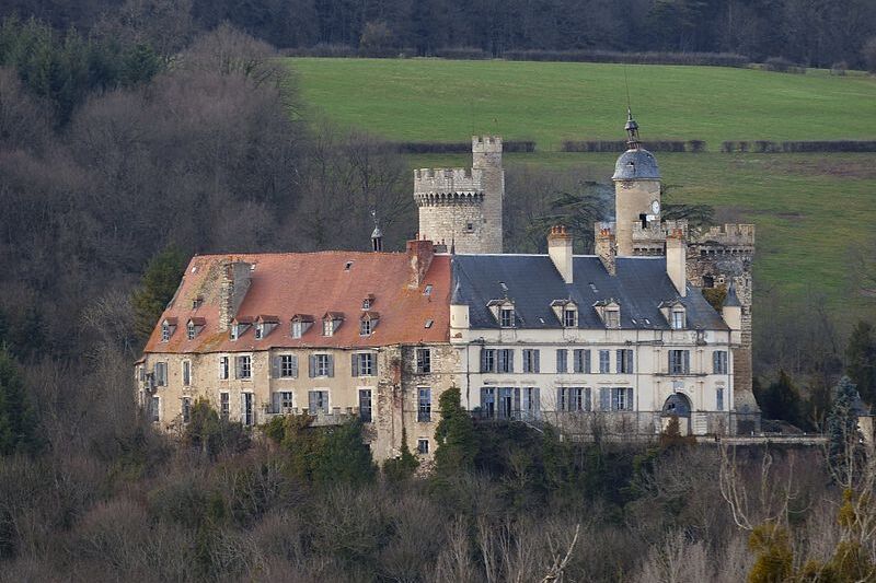 Château hanté Veauce ©Patrocle-Wikipedia