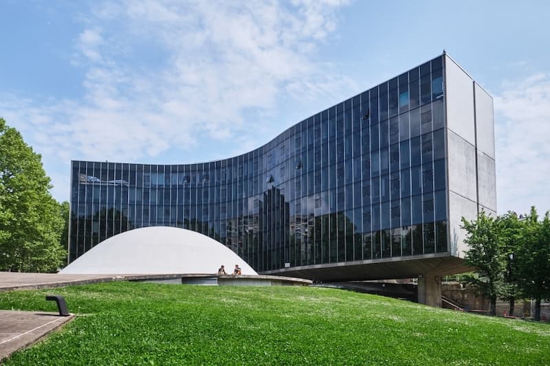 Espace Niemeyer © Berk Ozdemir / Shutterstock