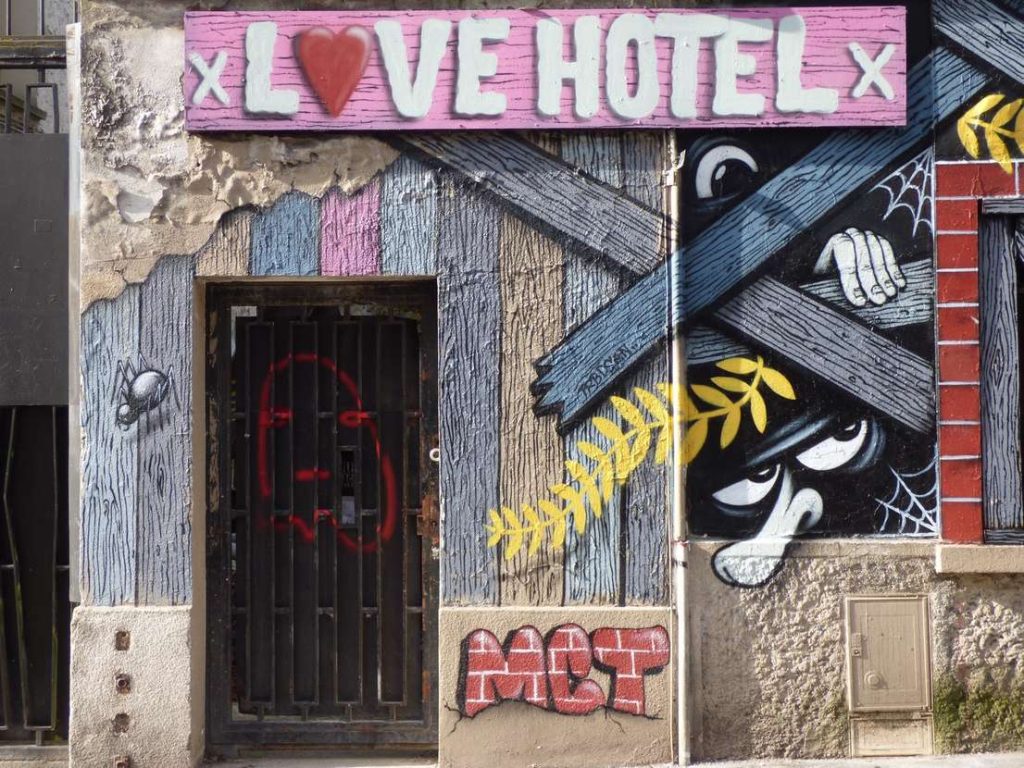 Façade Fresque Love Hôtel © Street-Heart