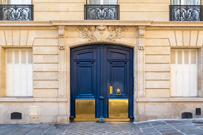 Porte cochère © Pascale Gueret / Shutterstock
