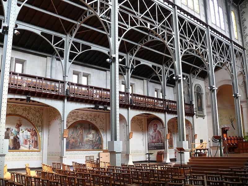 L'intérieur de Notre Dame du Travail © Peter Potrowl