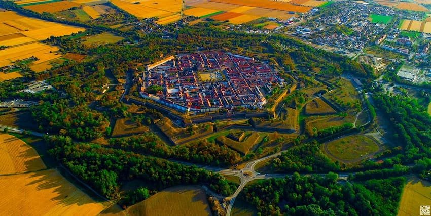 Ville alsacienne en forme d'étoile de Neuf-Brisach - Patrimoine mondial de l'UNESCO - Flickr Jean-Pierre Lozi