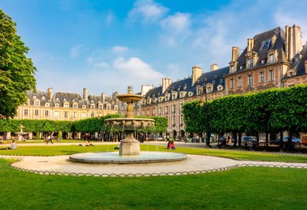 Place des Vosges @ Shutterstock_Mistervlad