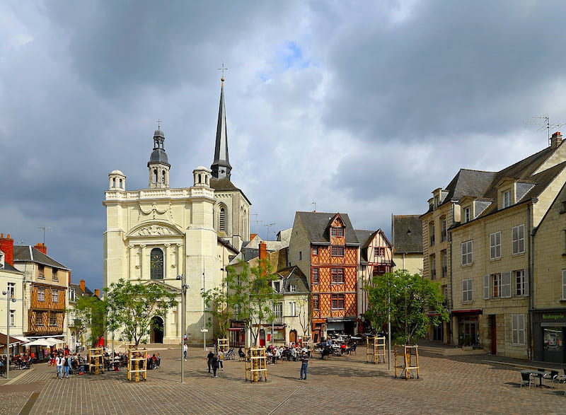 Saumur-Place Saint-Pierre ©Wikimedia Marc Ryckaert