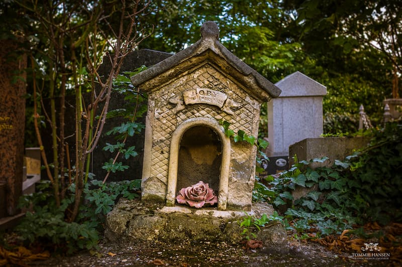 Stèle du cimetière des chiens d'Asnières