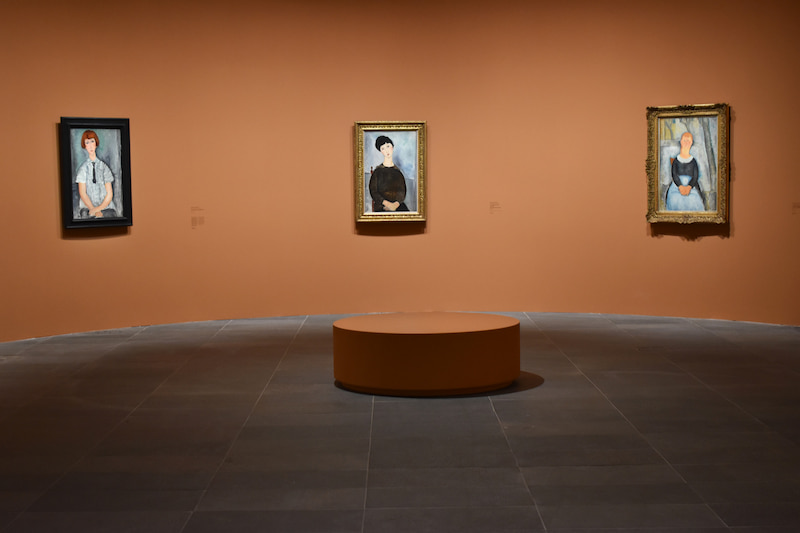 Vue de l'exposition "Modigliani. Un peintre et son marchand", musée de l'Orangerie - © Romane Fraysse
