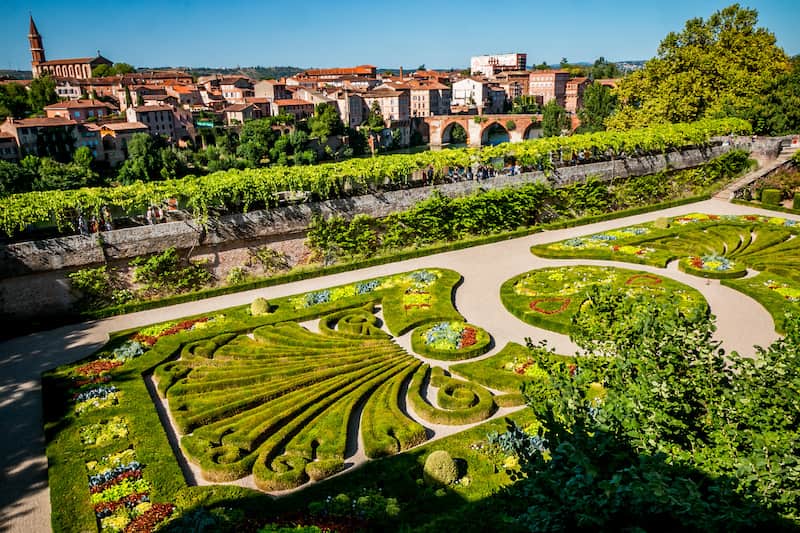 Les jardins du Musée Toulouse-Lautrec à Albi © Gerald Villena / Adobe Stock