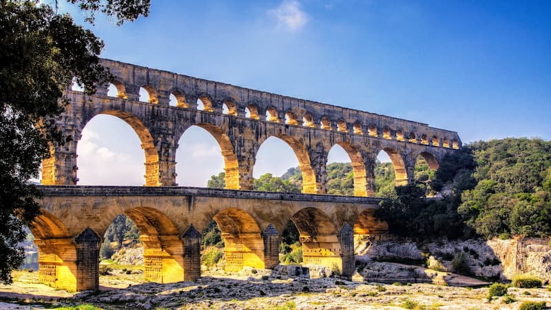 Le Pont du Gard - monument romain majestueux