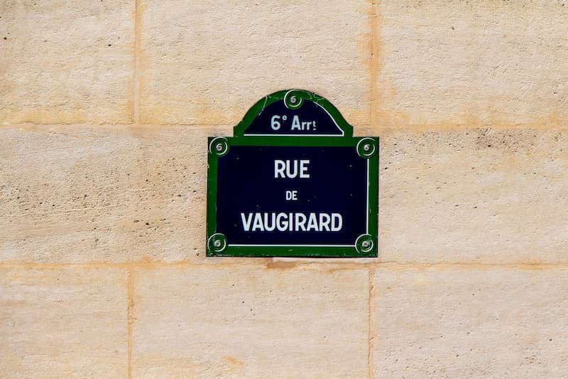 Panneau de la rue de Vaugirard © Bruno / Adobe Stock
