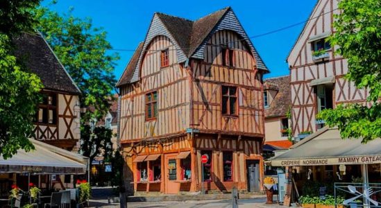 Provins @ Shutterstock_Kiev.Victor