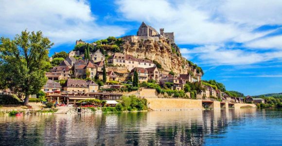 Beynac-et-Cazenac © AdobeStock_Friedberg