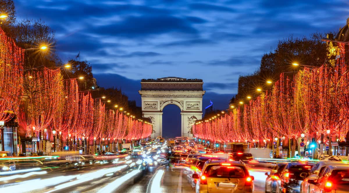 Les anciennes illumations des Champs-Élysées © Yves / Adobe Stock