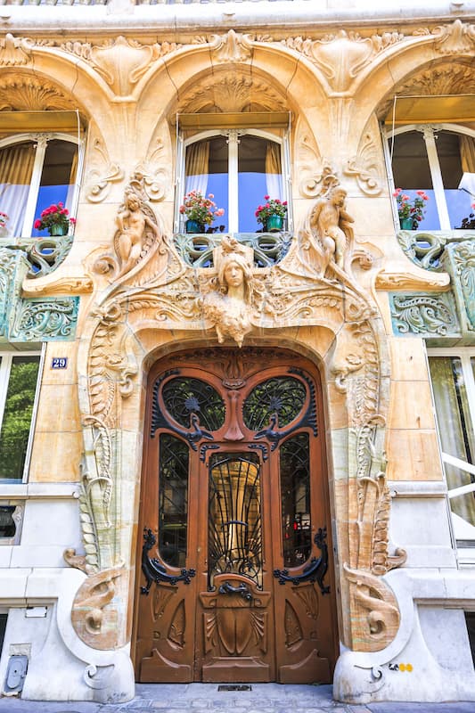 La porte de l'immeuble Lavirotte © Moyseeva Irina / Adobe Stock