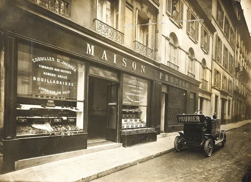 Le restaurant rue Duphot en 1875 © Prunier