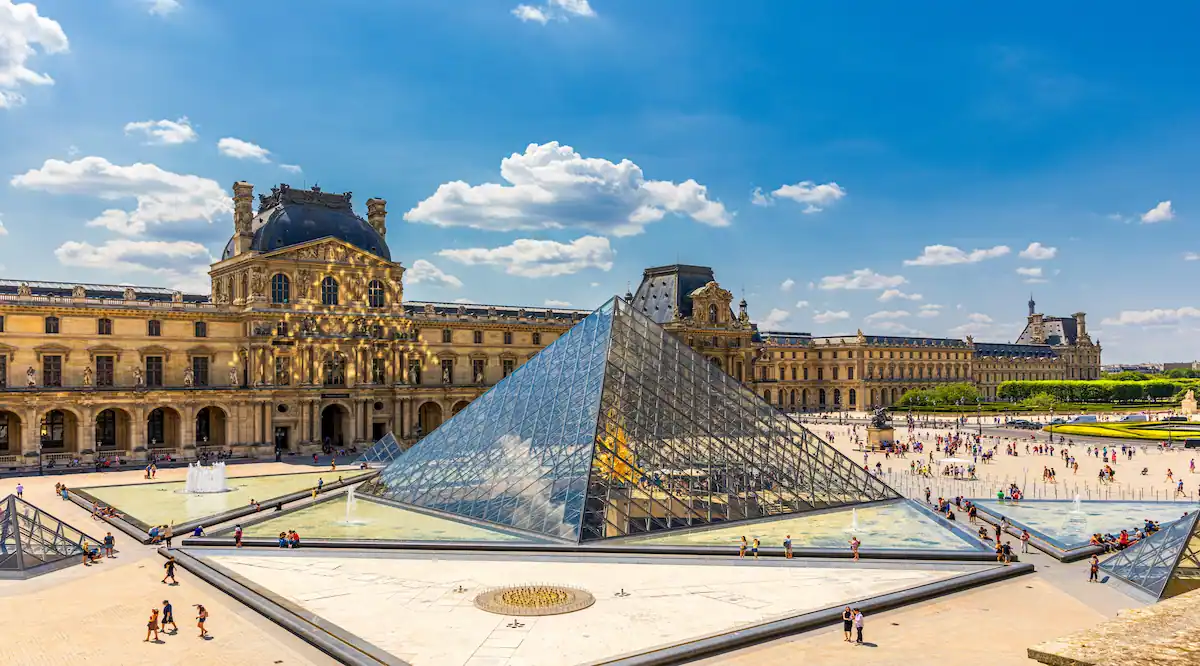 5 pyramids “the work of the devil” in honor of Napoleon.. The best secrets of the Louvre Museum – Paris ZigZag