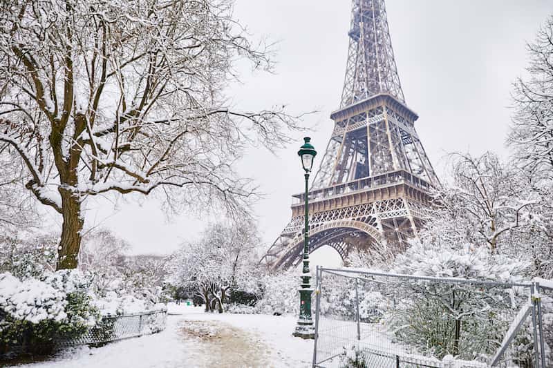 Paris sous la neige © Ekaterina Pokrovsky / Adobe Stock