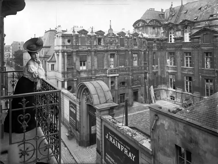 Photo d’archive avec l’hôtel Lamoignon en arrière-plan © Frères Séeberger