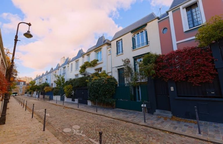 Une Ree Rue Dielafoy : une rue pavillonnaire colorée