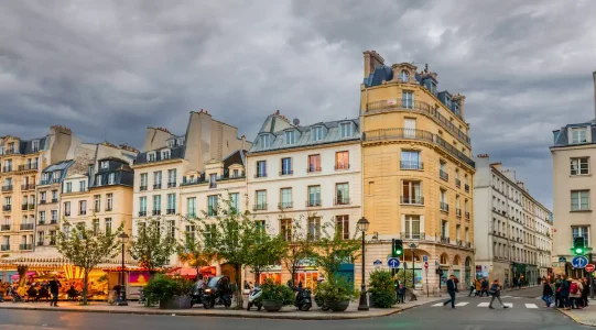 Rue Saint-Antoine © Adobe Stock