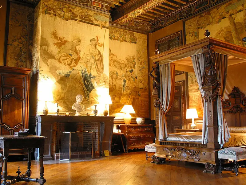 L’une des nombreuses chambres du château © 2023 Château de Brissac