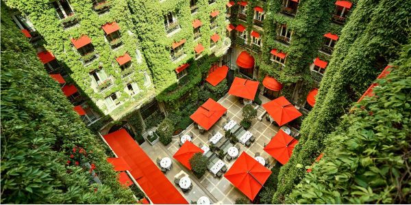 Le Plaza Athenée à Paris