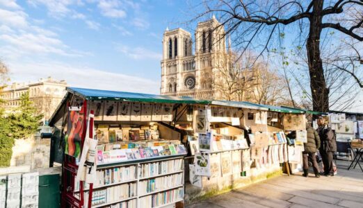 Les bouquinistes de Paris - © Adobe Stock