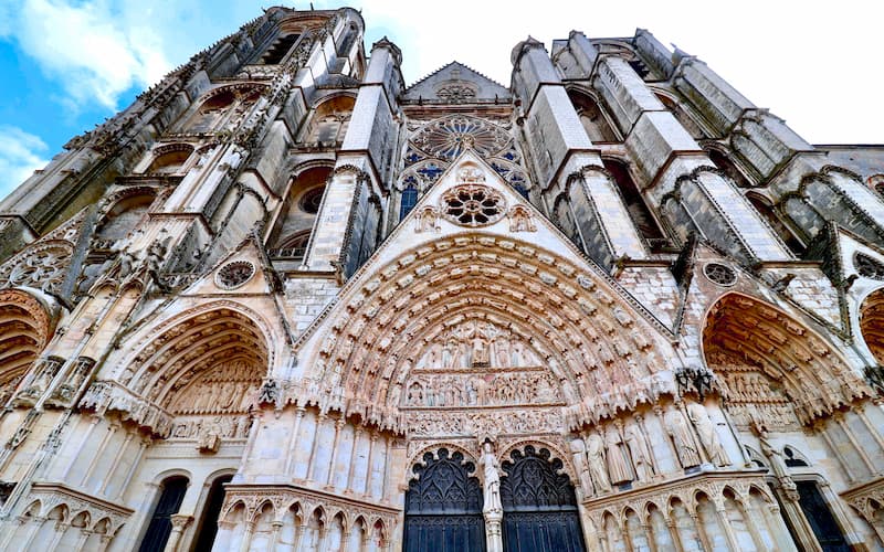 Cathédrale Saint-Etienne de Bourges © ERIC / Adobe Stock