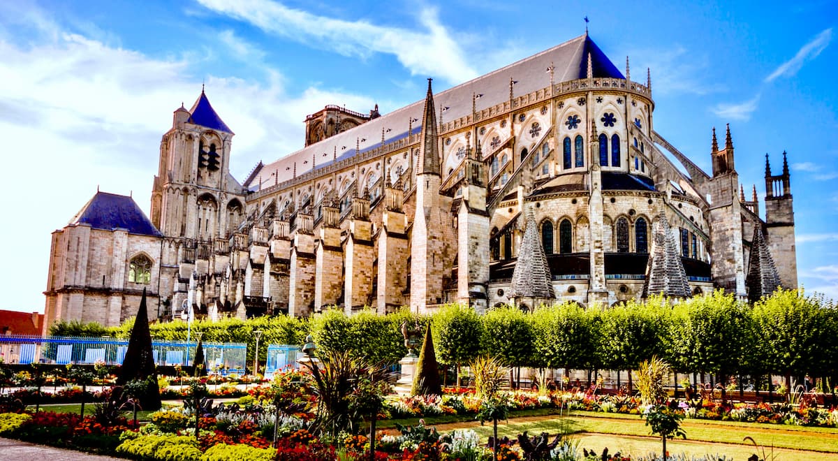 Cathédrale Saint-Etienne de Bourges © J. Ossorio Castillo / Adobe Stock