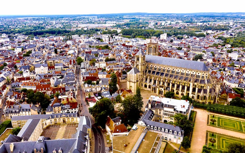 Ville de Bourges © JackF / Adobe Stock