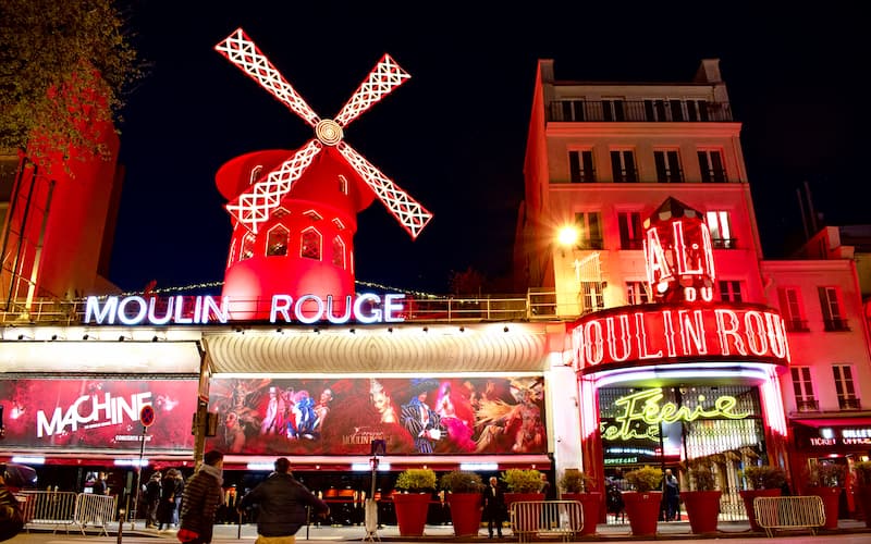 Moulin Rouge © Naeblys / Adobe Stock