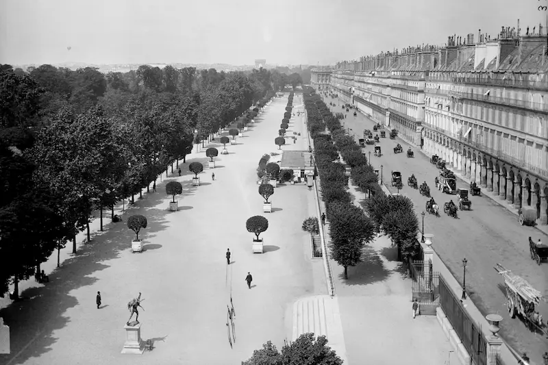 Photo d’archive de la rue de Rivoli et du Jardin des Tuileries © Léon et Levy / Roger-Viollet