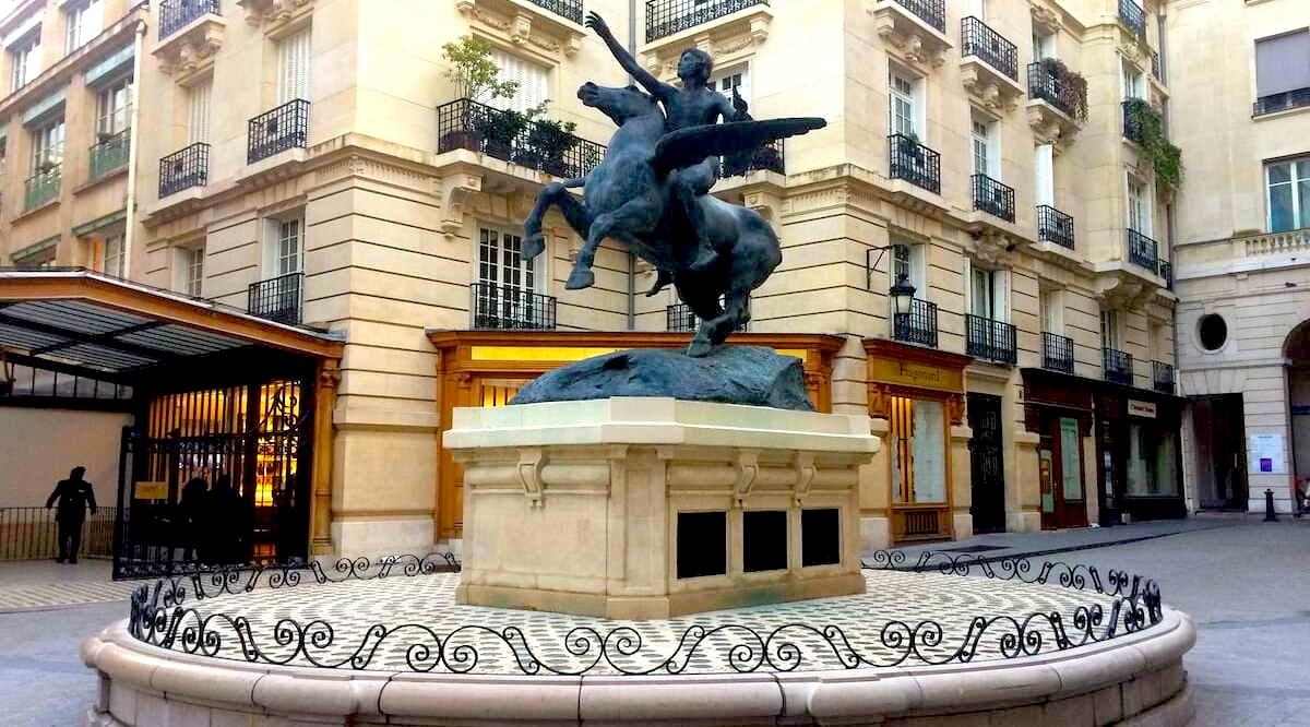 Square de l'Opéra Louis-Jouvet couv