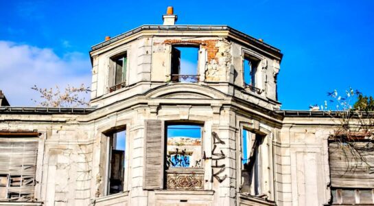 Ancien château © Adobe Stock