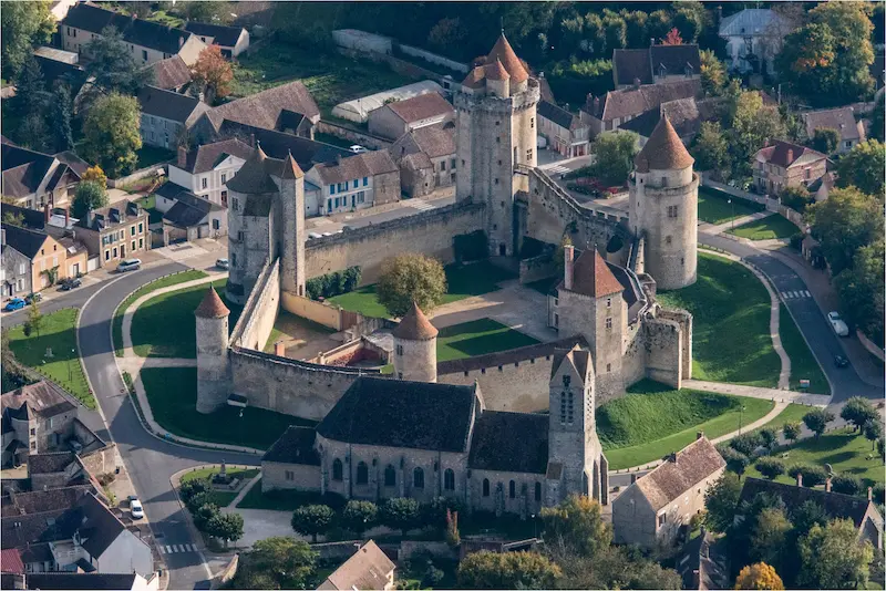 Vue aérienne du château © Adobe Stock