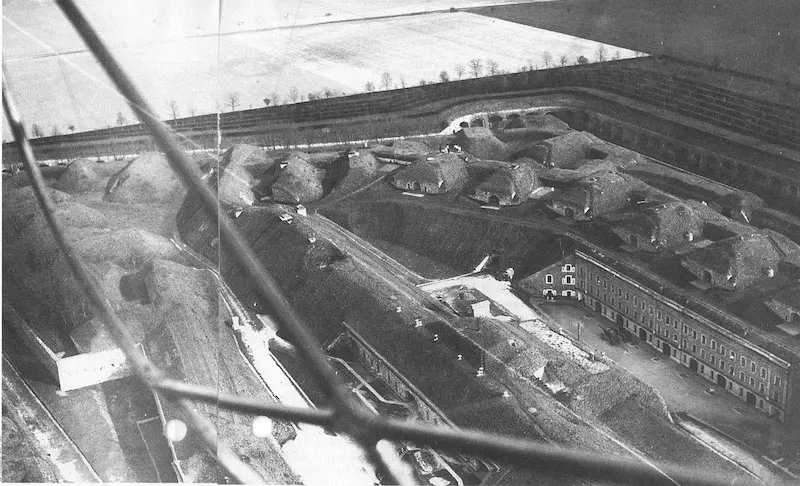 Vue aérienne du fort de Haut-Buc au XIXe siècle © Ville de Buc