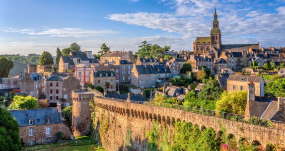 Dinan © Boris Stroujko, Adobe Stock