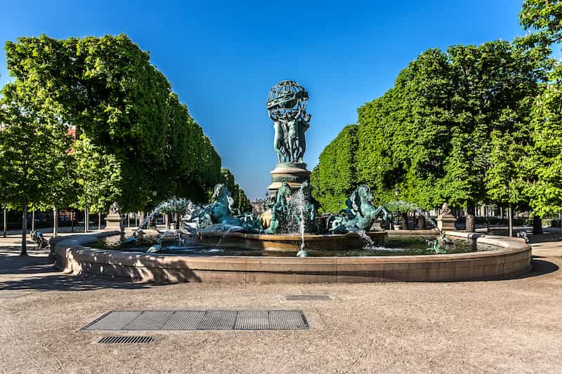 Fontaine des Quatre-Parties-du-Monde © dbrnjhrj, Adobe Stock